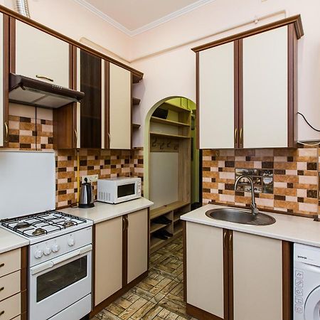 Квартира Подобово В Центрі На Вулиця Скорика 25 Колишня Чайковського Біля Філармонії Lviv Dış mekan fotoğraf